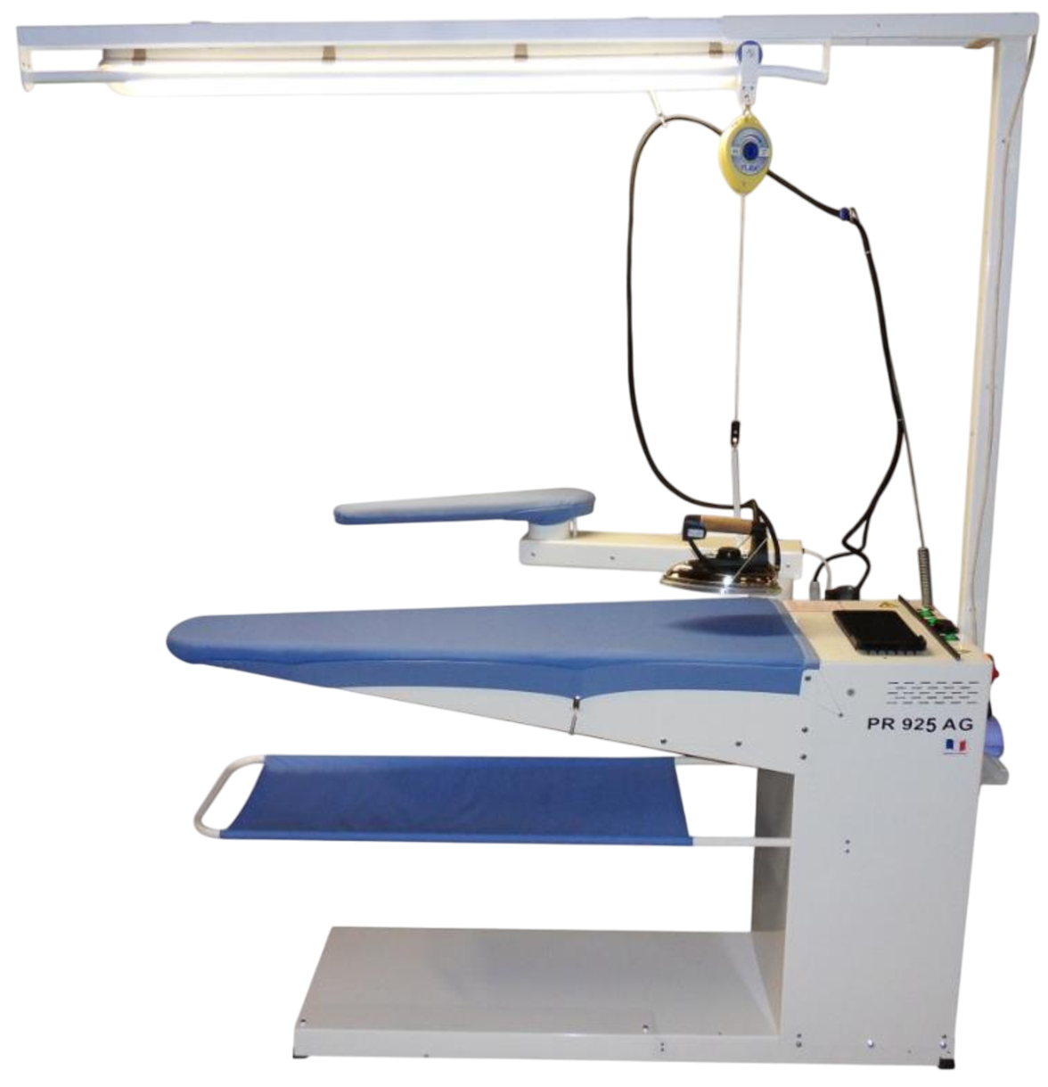 mesa de planchar con aspirado y generador de vapor